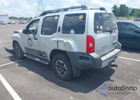 2015 Nissan Xterra Pro-4X z USA, uszkodzony, nr VIN 5N1AN0NW8FN658403